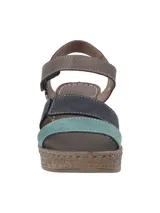 Sandalia de cuero para mujer marca RKF, con taco ancho efecto corcho y plataforma. Posee tiras en el empeine en combinación de colores marrón, azul oscuro y verde, con cierre de velcro en la tira del talón y costuras visibles.