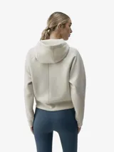 Hoodie con cierre frontal, diseño holgado y mangas raglán. Cuenta con capucha y bolsillos laterales, confeccionado en tejido técnico de tacto suave.