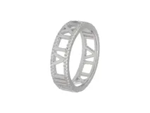 Anillo de plata 925 con números romanos y circonias.