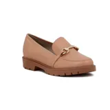Mocasines de mujer color rosa viejo con suela track y detalle de herraje metálico dorado en el empeine.