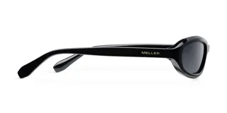 Lentes de sol con montura envolvente de diseño aerodinámico en color negro brillante y cristales oscuros polarizados.