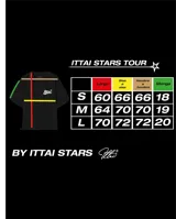 Remera rosa de corte holgado con estampado trasero de la palabra "Ittai" en blanco con una estrella.