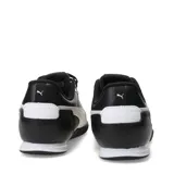 Championes urbanos Puma modelo Bella Donna L, color negro con detalles en beige. Presentan un diseño de perfil bajo con la icónica franja lateral de la marca en contraste, cierre de cordones y suela de goma texturizada.