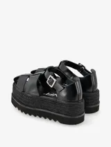 Sandalias negras de cuero con plataforma de yute y suela dentada.