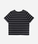 Blusa de algodón rayada en blanco y negro, con cuello en V y mangas cortas.