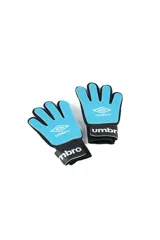 Guantes de arquero Umbro de color celeste y negro, con cierre ajustable en la muñeca y el logo de la marca estampado en el dorso.