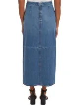 Falda midi de denim azul, de corte ajustado y talle alto, con abertura frontal y cierre trasero con cremallera.