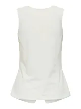 Chaleco corto color blanco hueso con cuello abierto y cierre frontal con botones. Confeccionado en tejido de punto con mezcla de poliéster y elastano. Diseño sin mangas con textura suave y calce ajustado.