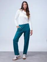 Pantalón jogger verde de algodón, marca Ruby Rd, con pretina elastizada.