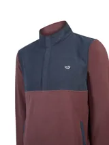 Buzo polar de hombre con cuello alto y medio cierre con broches, confeccionado en micropolar color bordó con canesú superior en tono azul marino. Cuenta con bolsillos delanteros y el logotipo del pato bordado en el pecho.