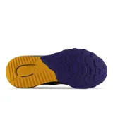 Championes de trail running New Balance MTNTRCL4 para hombre, color azul marino con detalles en amarillo y violeta. Cuentan con suela AT Tread para tracción en todo tipo de terrenos, capellada de malla técnica para ventilación y amortiguación DynaSoft para mayor comodidad.