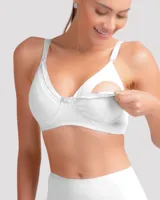 Soutién maternal de algodón con detalles de puntilla, diseñado con broches en los breteles para facilitar la lactancia. Cuenta con doble capa de tela para mayor sujeción.