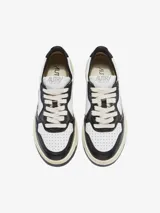 Zapatillas deportivas Autry Medalist Low de cuero en blanco y negro, con puntera perforada, cierre de cordones, logo en el lateral y suela de goma plana.