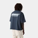Camiseta azul marino de corte "boxy fit" con estampado blanco en la espalda que dice "Emecc" y texto adicional "DESIGN TEAM SELECTIONS / TABARCA BOATERS 2025 BUILDING A COMMUNITY THROUGH GRATITUDE".