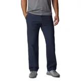 Pantalón de corte recto en color azul marino, con diseño funcional que incluye bolsillos laterales, bolsillos de seguridad con cierre y bolsillo específico para herramientas. Confeccionado con tecnología de protección solar UPF 50.