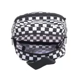 Mochila Vans Old Skool Check con estampado a cuadros blancos y negros, logo de Vans Off The Wall y bolsillo frontal con cierre.