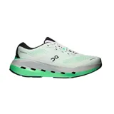 Championes de running On modelo Cloudrunner 3 Max, en color blanco con detalles en verde menta y negro. Presentan capellada de malla transpirable, cordones blancos y entresuela gruesa con tecnología CloudTec en color verde y gris.