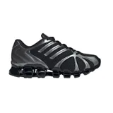 Championes adidas Mega Ghostride de diseño técnico, con capellada de malla negra y refuerzos sintéticos plateados. Presenta el icónico sistema de amortiguación de cápsulas en la suela y las tres tiras características de la marca en los laterales.