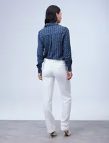 Pantalón de vestir negro, marca Zac & Rachel, con pretina con broches internos y cierre. Delantera y trasera con bolsillos.