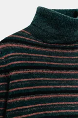 Jersey de punto con cuello subido y manga corta, diseño a rayas horizontales en tonos verde oscuro, negro y rosado.