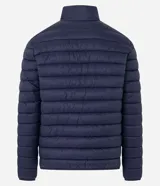Campera puffer ultraligera de cuello alto con cierre frontal por cremallera y bolsillos laterales. Diseño acolchado con acabado liso.