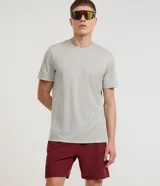 Bermuda deportiva Get Over para hombre, en color marrón, con cintura elástica, cordón de ajuste y bolsillos con cierre. Cuenta con tecnología Laser Cut en los laterales para mayor transpirabilidad.