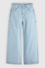 Pantalón de jean estilo baggy carpenter en color celeste claro, con corte ancho y bolsillos utilitarios.
