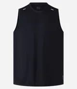 Musculosa deportiva masculina de corte regular, color blanco, con cuello redondo y recortes laterales.