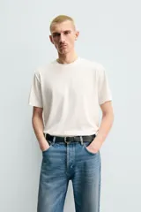 Camiseta de corte regular, con cuello redondo y manga corta, perteneciente a la colección especial Origins.