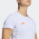 Remera de running Adidas Adizero Essentials color lila con logo naranja en el pecho y paneles laterales de malla.