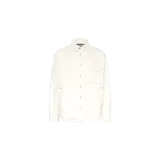 Camisa de denim de corte holgado de la marca Jacquemus, modelo La Chemise Boulanger Comfort Fit en color crudo. Presenta costuras en contraste color tostado, cierre frontal con botones metálicos, bolsillos laterales y un bolsillo en el pecho con el logotipo bordado.