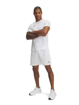 Short deportivo Under Armour de la línea Challenger, diseñado para fútbol. Presenta un corte estilizado, cintura elástica con cordón interno y el logo de la marca en la parte inferior de la pierna izquierda.