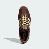 Championes Adidas Originals SL 72 OG, modelo de corte bajo con capellada de nylon bordó y superposiciones de gamuza marrón, con las tres tiras clásicas en color crema y suela dentada.