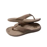 Ojotas Reef Offshore color beige con plantilla texturizada y tira con diseño geométrico.