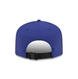 Gorra New Era modelo 1920 de los Los Angeles Dodgers, color azul con el logo bordado en blanco en el frente y detalle lateral de la marca.