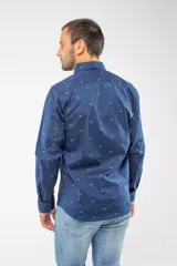Camisa de manga larga Brooksfield con corte slim, color azul marino y estampado de pequeñas hojas y puntos. Presenta cierre frontal con botones y logo bordado en el pecho.