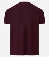 Polo de hombre de manga corta, color beige claro, con cuello mao y tapeta de dos botones.