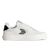 Championes de skate Cariuma T20 Pro, diseñados en colaboración con Kelvin Hoefler. Color blanco con logo negro en el lateral. Fabricados con gamuza certificada por LWG, malla reciclada y caucho reciclado.