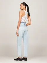 Pantalón de jean celeste de corte recto, con talle alto, ligero efecto lavado y costuras retorcidas.