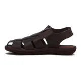 Sandalia franciscana de cuero color marrón con pulsera y ajuste de velcro.