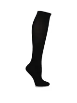 Medias largas acanaladas color negro, diseñadas con largo especial para botas.