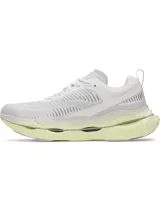 Championes de running Under Armour modelo Halo Racer, color blanco con detalles en amarillo neón en la entresuela y logo. Presentan una parte superior de malla transpirable, placa de propulsión de nailon y amortiguación HOVR+ para mayor retorno de energía.