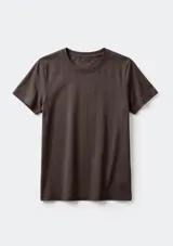 Remera básica azul de manga corta y corte slim, con escote redondo.