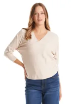 Buzo tejido de hilado fino color rosado, con escote en V, mangas tres cuartos y diseño estilo dolman.