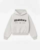 Hoodie de color gris melange con capucha, bolsillo frontal tipo canguro y estampado gráfico en el pecho con la marca ittaistars.