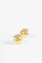 Par de caravanas de acero dorado, con forma de esfera martillada.