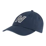 Gorro azul marino de algodón con visera curva y logo "N" bordado en gris con borde blanco.