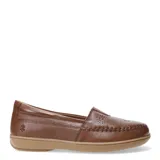 Mocasines de cuero negro con diseño de puntera ovalada y detalle de perforaciones decorativas en el empeine. Presenta costuras reforzadas en el contorno y una suela plana de goma para mayor confort.