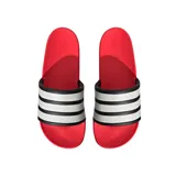 Ojotas adidas Adilette Comfort 2.0, de base roja y faja ancha negra con tres rayas blancas características de la marca.