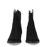 Botas texanas de mujer color negro, con caña media y diseño de costuras decorativas características del estilo cowboy. Poseen taco cuadrado de altura media y punta redondeada, confeccionadas en material sintético con acabado tipo gamuza.
